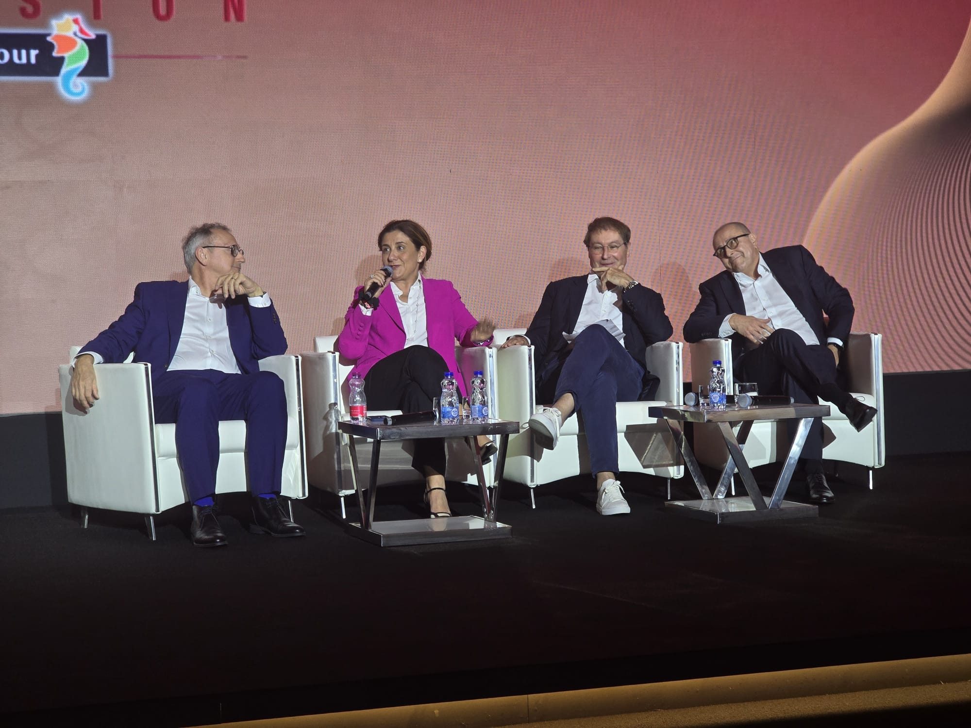 Christian Vernet (La Compagnie), Christine Ourmières-Widener (Air Caraïbes), Pascal de Izaguirre (Corsair) et Gilles Talec (Air Austral) ont évoqué l'impact de la hausse de la taxe de solidarité au Congrès Selectour - Photo CE