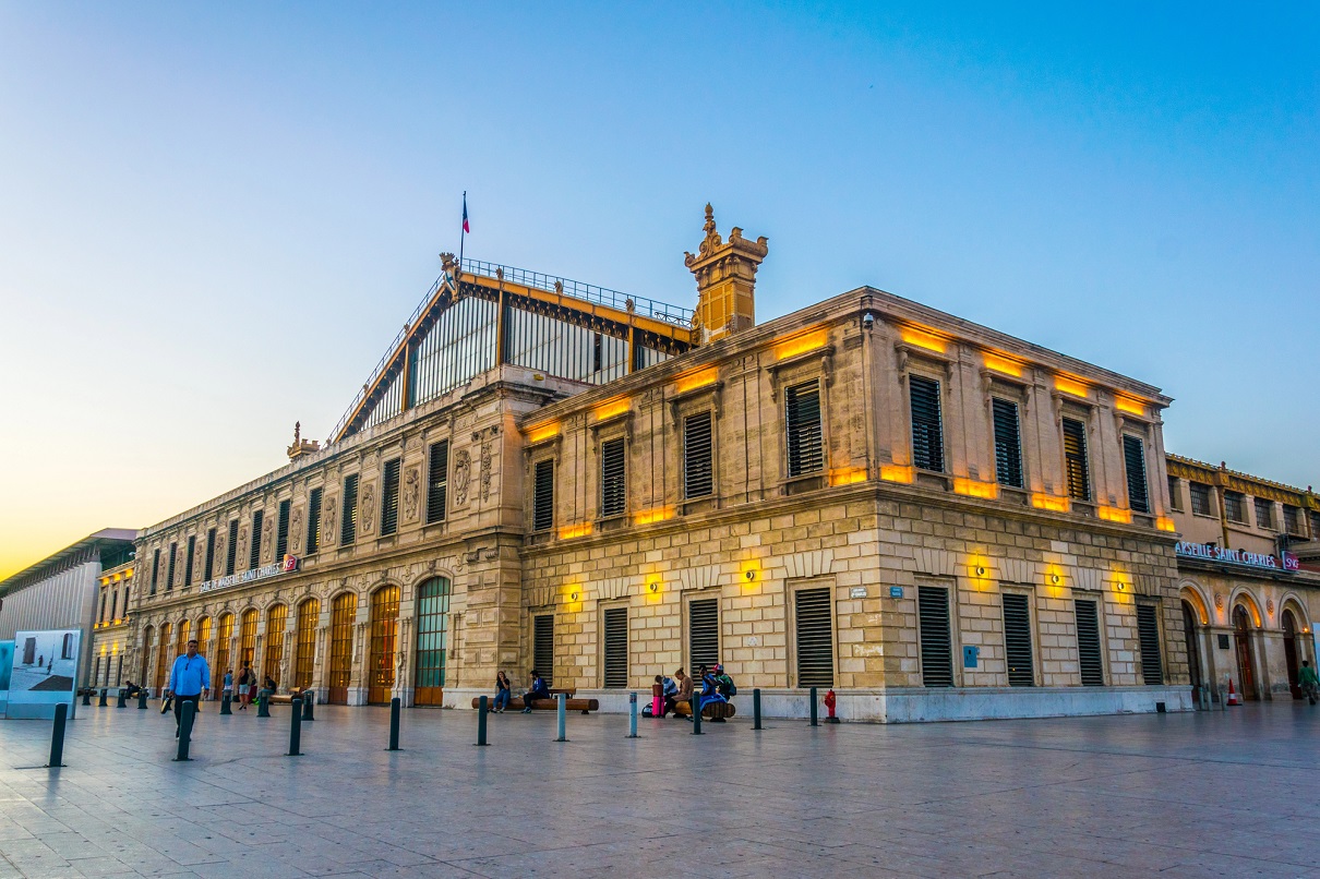 Marseille Saint-Charles se transforme pour une mobilité renforcée - Photo : Depositphotos.com @Dudlajzov