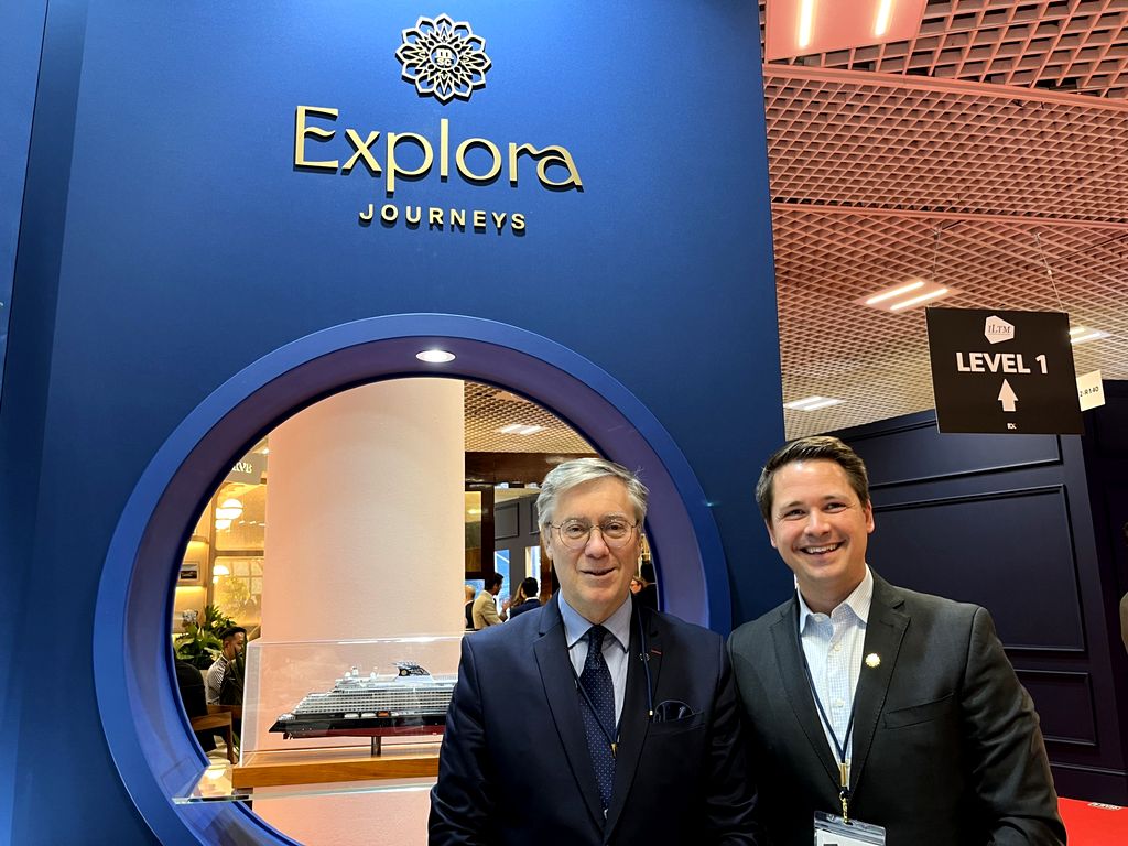 Patrick Pourbaix (à g.) et Paul-Emile Bardot (à d.) sur le Stand de Explora Journeys, à l'ILTM de Cannes (©PB)