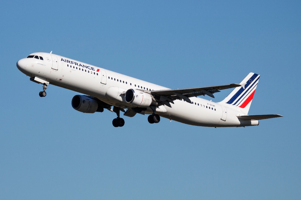 Air France suspend la collecte de la hausse de la taxe de solidarité et précise que les clients pourront demander le remboursement dès le 12 décembre 2024  Depositphotos.com  Auteur soosjozsef