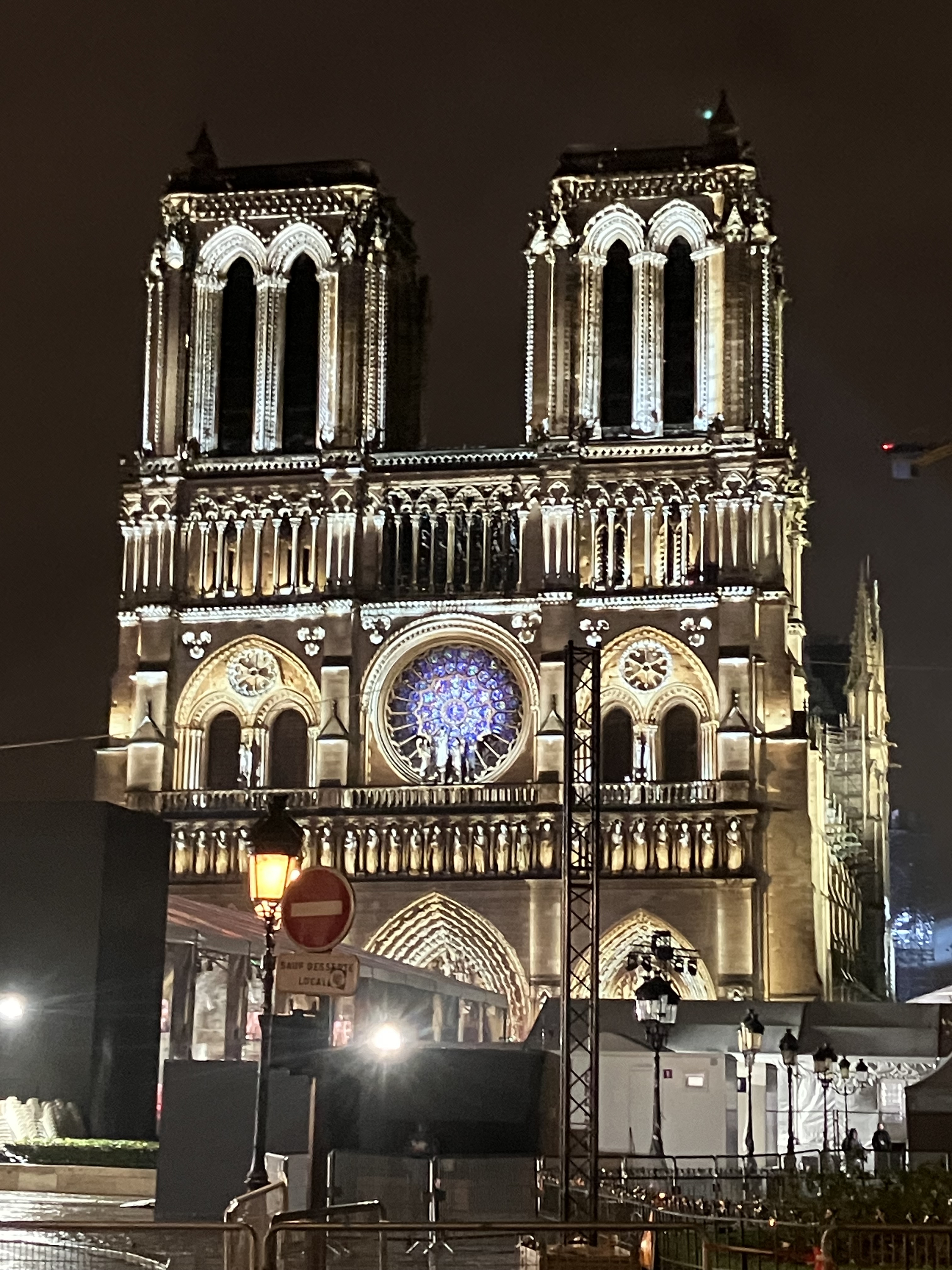 La cathédrale, le soir du 7 décembre. @T.Beaurepère