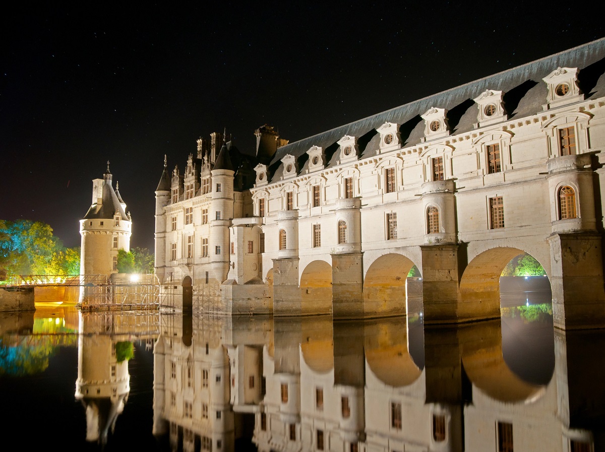 Noël au pays des châteaux 2024 : à Chenonceau, on célèbre l’art de vivre, grâce à une collaboration avec le porcelainier Bernardaud et le scénographe floral du château - DepositPhotos.com, mac_sim