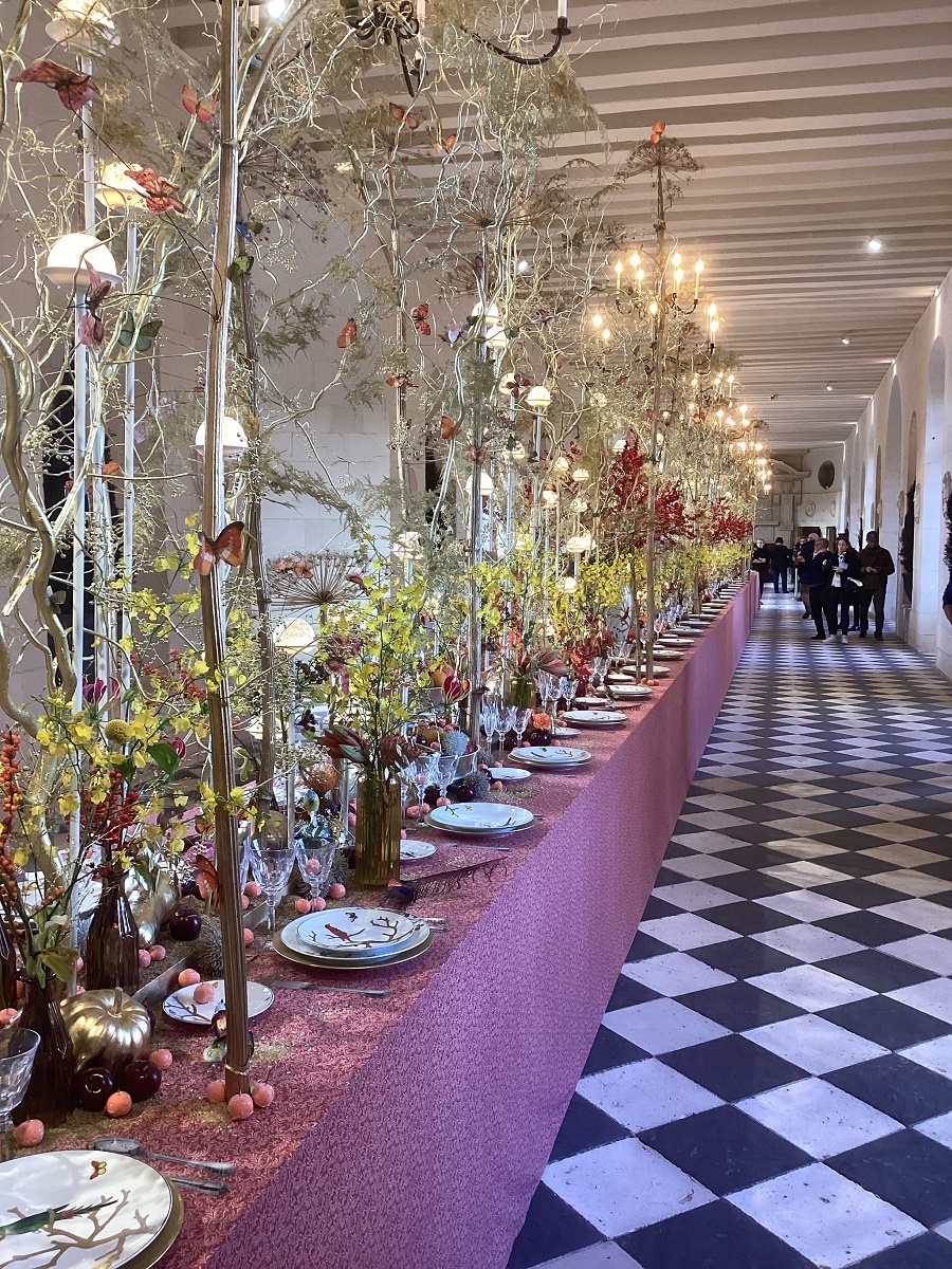 A Chenonceau, comme chaque année, des milliers de fleurs glorifient les pièces - Photo J.-P.C.