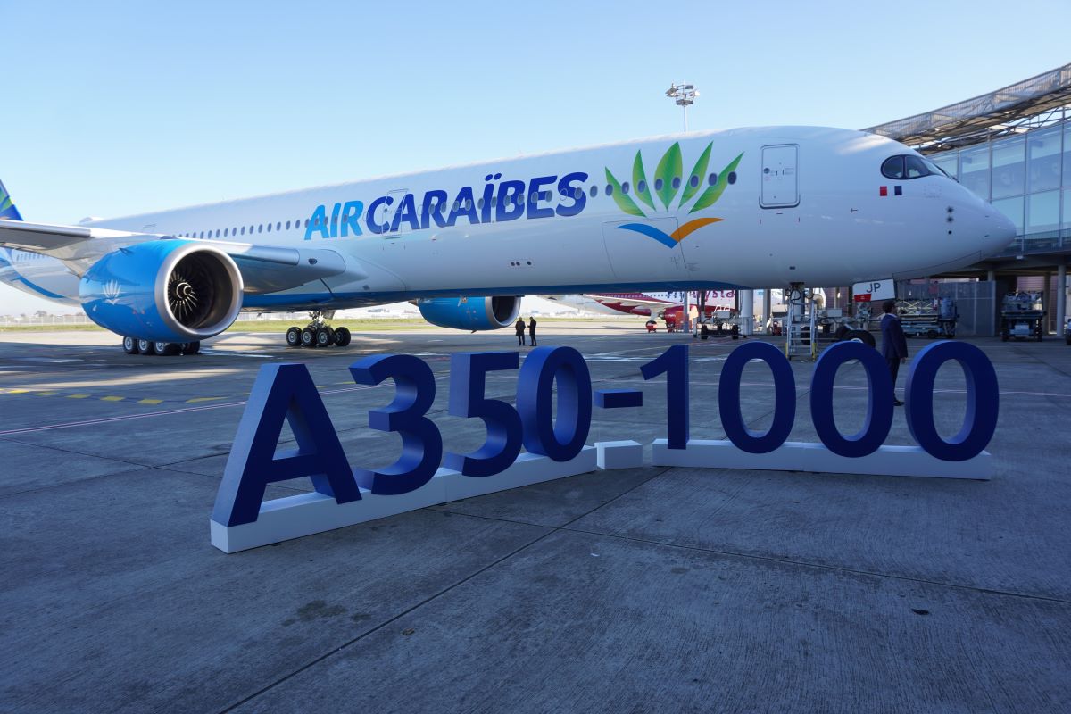 Le 4em A.350-100 d'Air Caraïbes à Toulouse le 16 décezmbre. Photo : C.Hardin