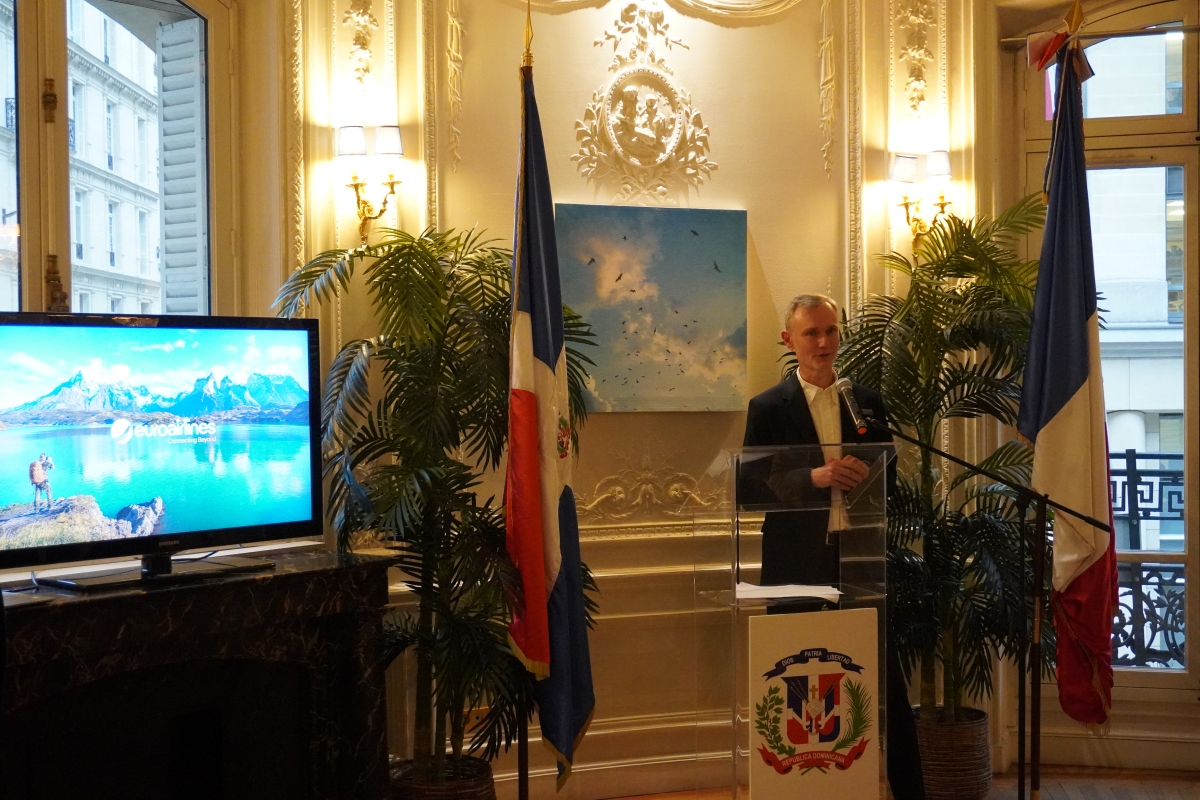 Gregory Taffouraud dans les locaux de l'ambassade de la République Dominicaine à Paris. Photo : C.Hardin