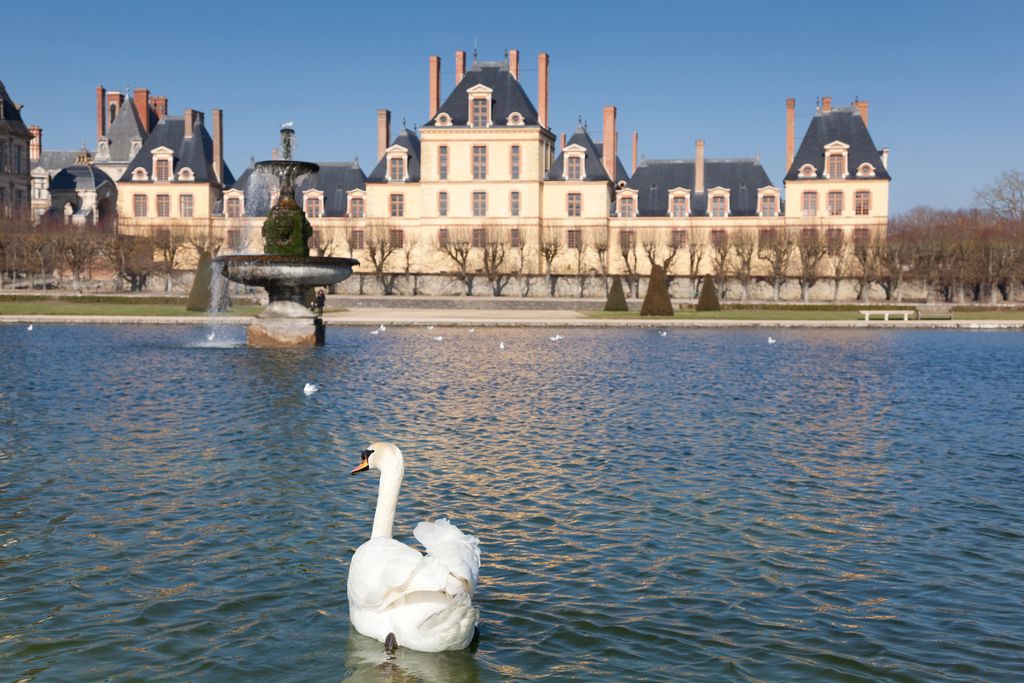 Le pays de Fontainebleau (ici, le château), un haut lieu de l'Histoire de France et un lieu idéal pour des escapades en amoureux - DepositPhotos.com, javiergil