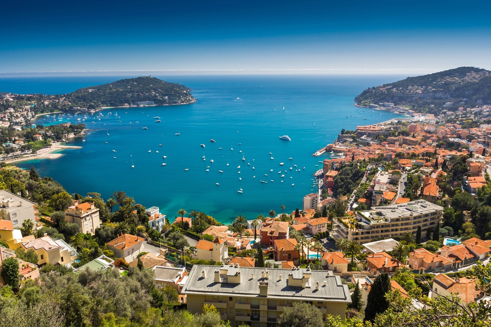 Dès le 1er juillet 2025, les grands paquebots de croisière pourraient se  voir interdire à l'accès de la rade de Villefranche-sur-Mer @DepositPhotos