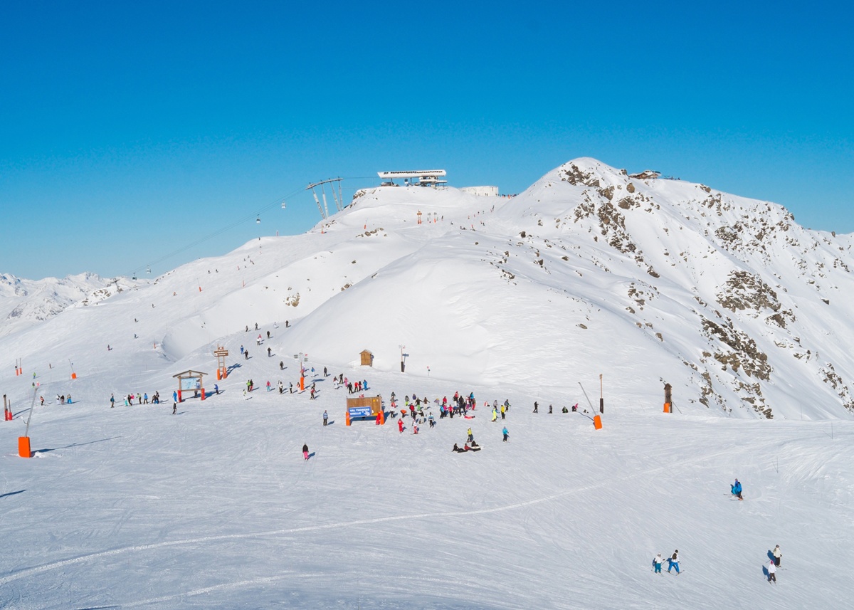 Un éboulement de blocs rocheux s’est produit le 1er février sur la RN 90 entre Moûtiers et Albertville, un axe routier stratégique pour rejoindre les grandes stations de Tarentaise, dont Val Thorens - Depositphotos, elisalocci