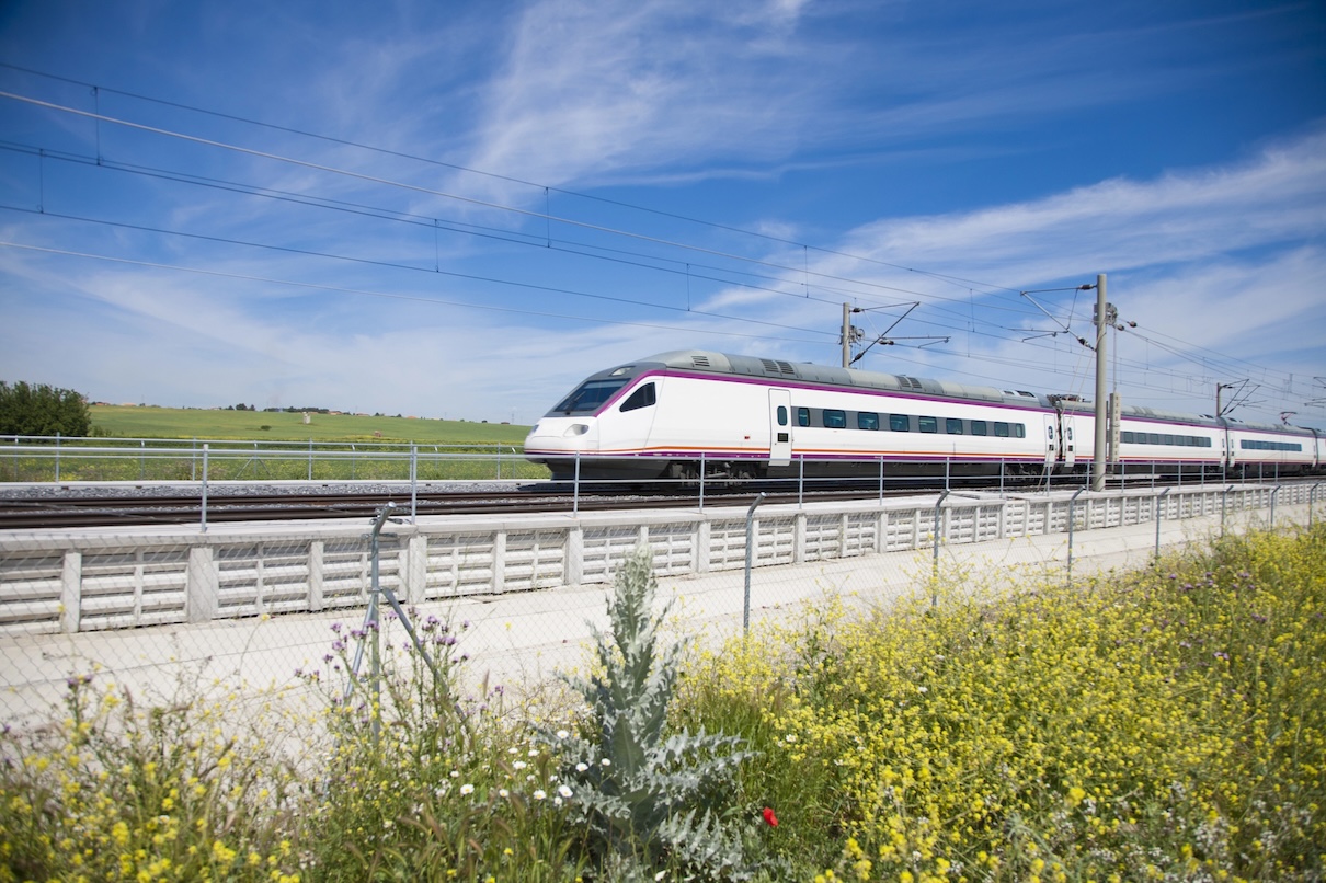 TGV Lyria,a dévoilé sa nouvelle vision du voyage, avec des services repensés - Depositphotos @quintanilla