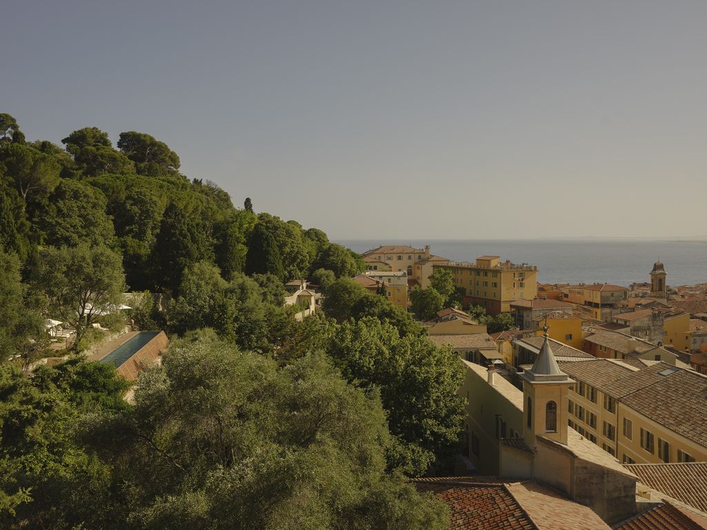 Depuis les restanques, une vue imprenable sur les toits du Vieux-Nice (© Giulio Ghiardi/ Hôtel du Couvent)