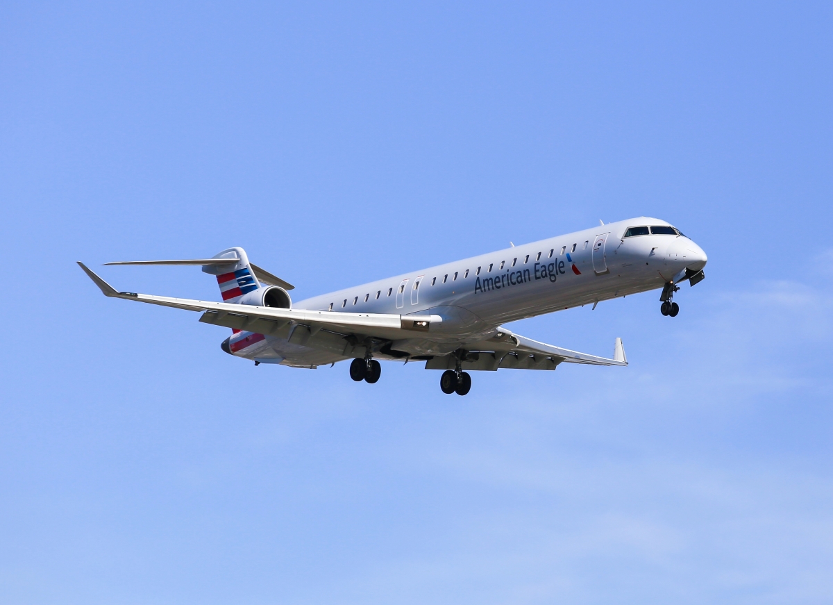 Un CRJ American Eagle semblable à celui impliqué dans la catastrophe de Washington. Crédit depositphoto. mixmotive.