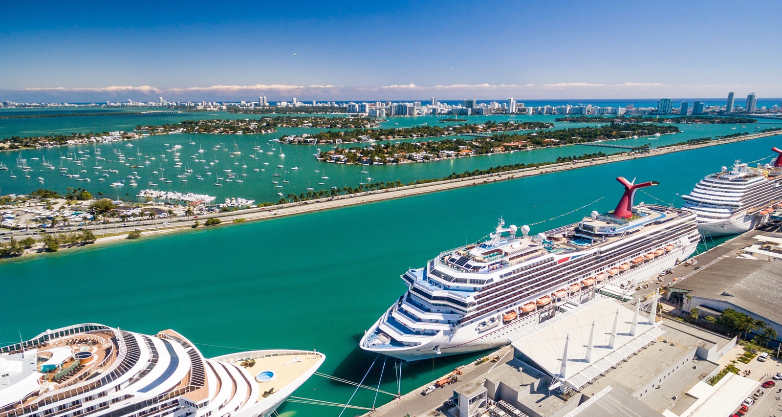 Record avec 10 navires de croisière à PortMiami : Au total, près de 68 000 passagers étaient attendus au cours de la seule journée du samedi 8 février @Deposit Photos