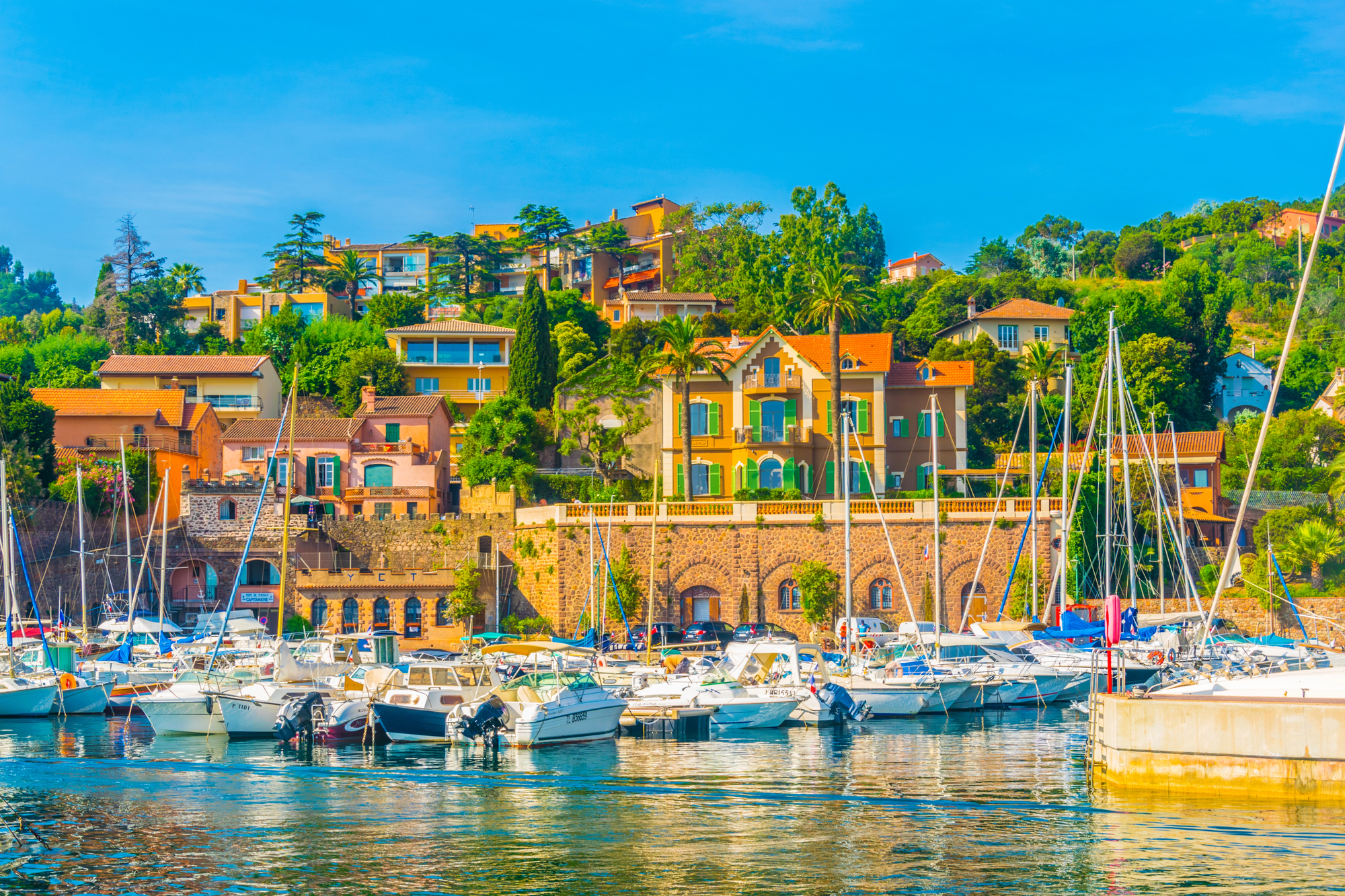 Le port de Théoule sur Mer, la ville qui va accueillir le premier Vignette Collection en France - Depositphotos.com Auteur Dudlajzov