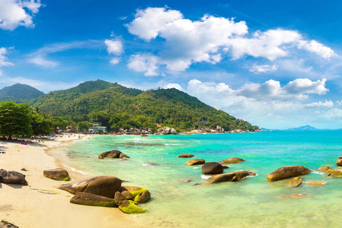 Le succès de la série The White Lotus a boosté l’activité de Four Seasons sur l’île thaïlandaise de Koh Samui, où la série se déroule, non sans risque de surtourisme. @depositphotos/ bloodua