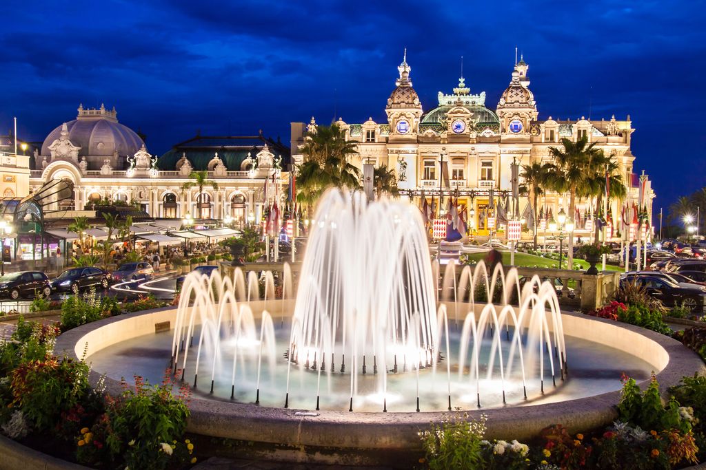 Monte-Carlo et son casino sont les symboles de l'art de vivre presque centenaire de la Riviera (© Kasto/ Deposit Photos)