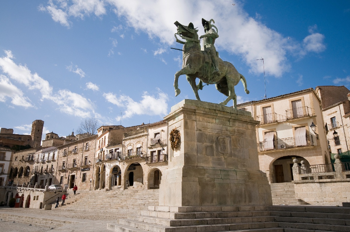 Sait-on que la petite ville de Trujillo a vu naître Francisco Pizarro, conquérant du Pérou et fondateur de Lima ? - Depositphotos.com photooiasson