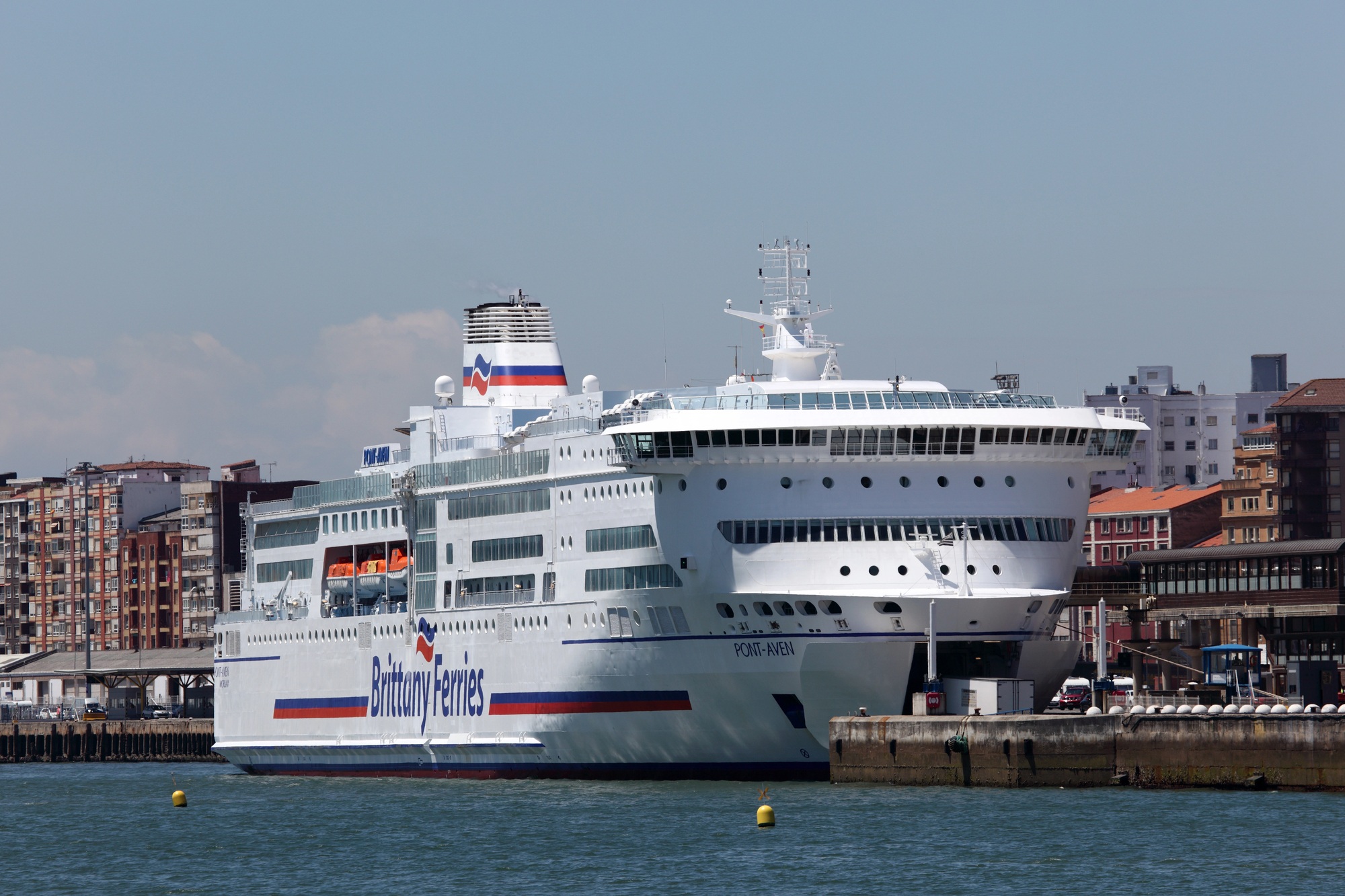 Les lignes longues vers l’Espagne et l’Irlande continuent également de séduire, avec 505 000 passagers transportés (+5,4 %), ici Santander.@Deposit-Photos.Com - Phillipus