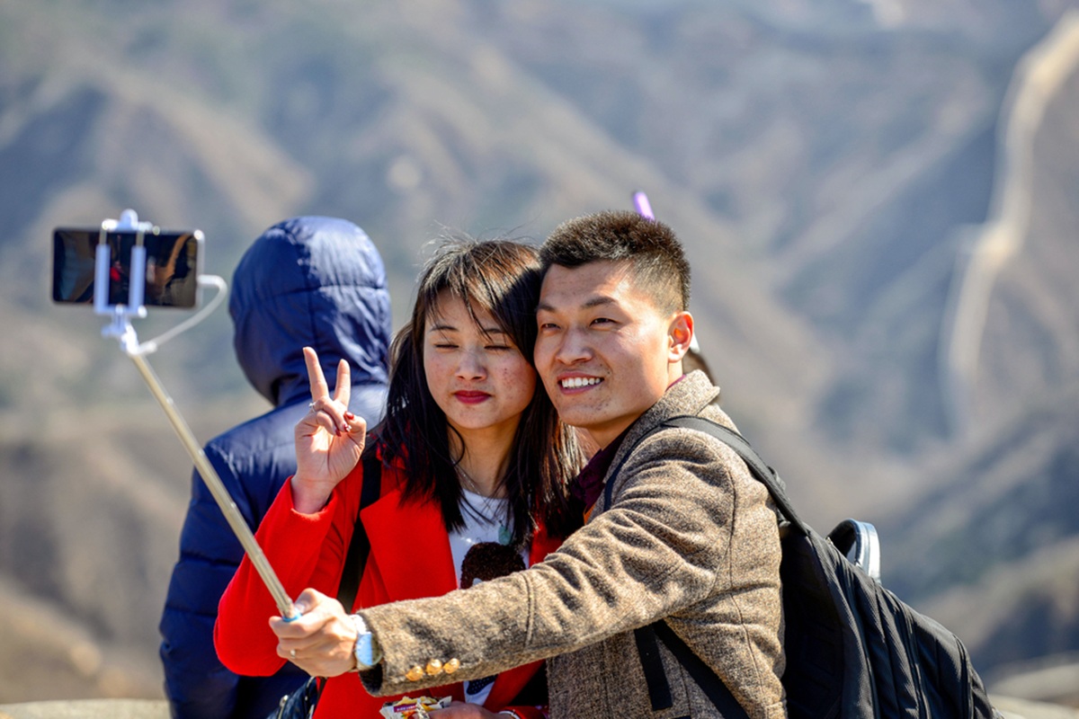 En Chine, des touristes détenus et expulsés après avoir pris leurs fesses en photo sur la Grande Muraille. @depositphotos/askoldsb