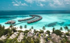 L'abondante verdure dans laquelle sont nichées les villas de plage du Sun Siyam Iru Fushi assure une cohabitation sans histoire avec les occupants "d'à côté" (©Sun Siyam Resorts)