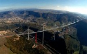 Tourisme industriel : le viaduc de Millau a le vent en poupe