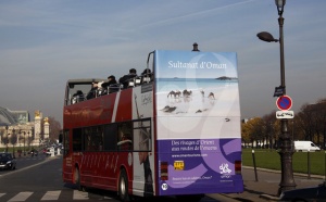 Oman s'affiche à l'arrière des Cars Rouges parisiens