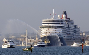 Queen Elizabeth de Cunard prêt pour sa saison en mer