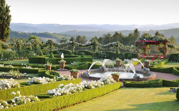 Dordogne : les Jardins d’Eyrignac accueillent les groupes pour un été au vert