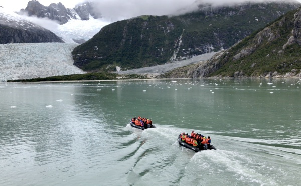 II. "Ventus Australis" : des hommes, des glaciers et des manchots du bout du monde