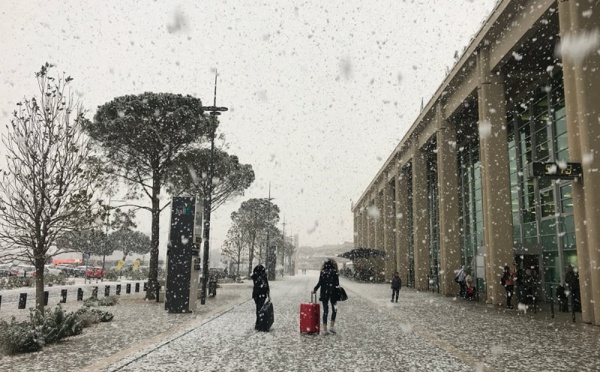 Neige : l'aéroport Marseille Provence bloqué