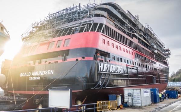 Hurtigruten : mise à l'eau du MS Roald Amundsen