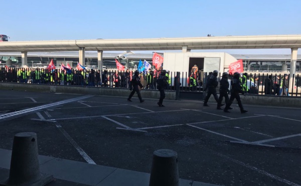 Grève Air France : manifestation à l'aéroport Paris-Charles de Gaulle