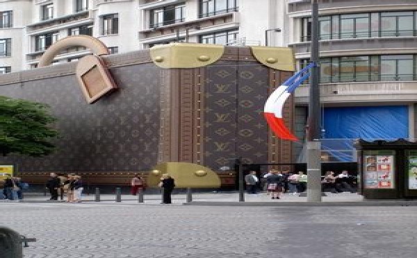 Défilé de stars aux Champs Elysées