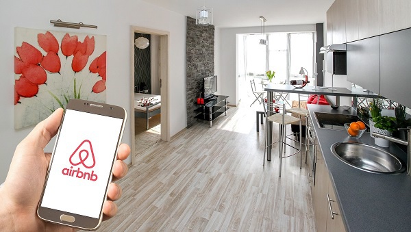 Les revenus générés par les locations d'Airbnb bientôt taxés ?