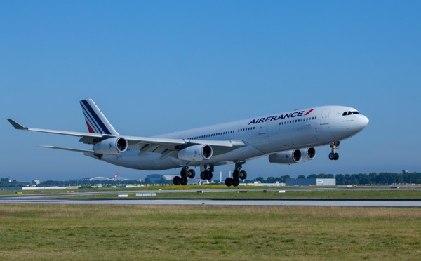 Air France signe avec les syndicats, mais...