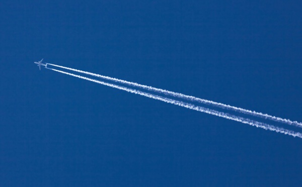 Réchauffement climatique : faut-il enfin taxer le kérosène des avions ?