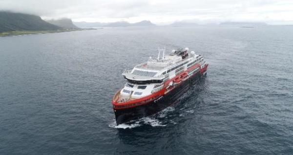 Hurtigruten : le MS Roald Amundsen navigue grâce à "la seule force" ses batteries