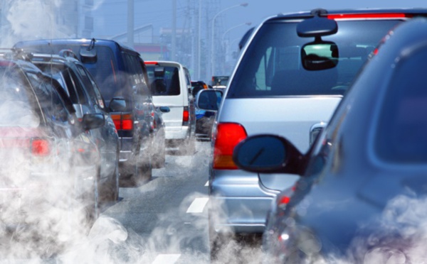 Gaz à effet de serre : le transport aérien, une goutte de kérosène dans un océan de voitures...