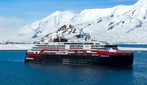 Hurtigruten suspend temporairement ses opérations