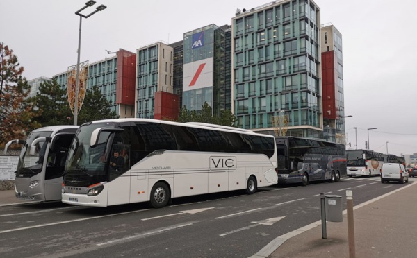 France : Pourquoi les autocaristes ont manifesté devant le siège d'Axa ?