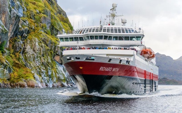 Hurtigruten l’Express Côtier de Norvège lance son premier navire hybride