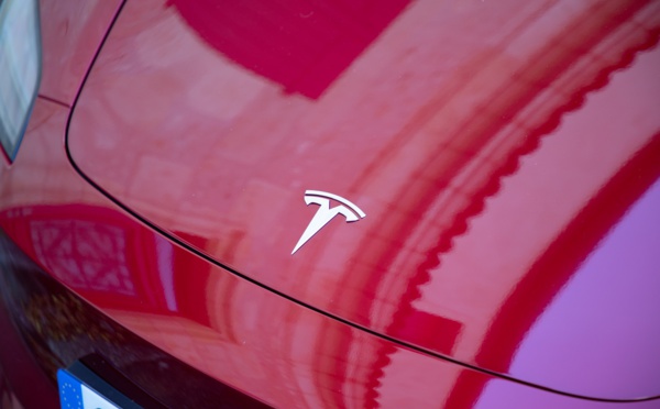 Autopartage : Jool propose la location de Tesla des véhicules 100% électriques et livrés à domicile - Depositphotos.com  Auteur OceanProd