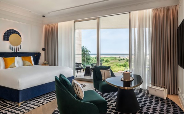 Une suite Junior avec vue sur la mer (© Sofitel)