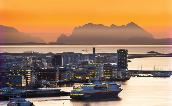 Midnight sun over Bodø © Ernst Furuhatt