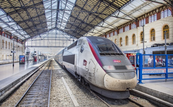 SNCF Billets de train Noël : quelles sont les astuces pour réserver au meilleur prix ? Depositphotos.com Auteur Hackman