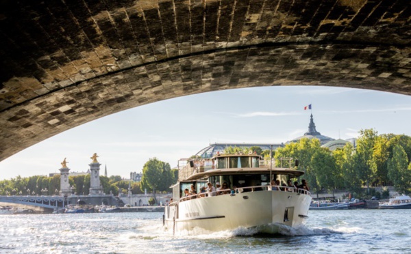 Vedettes de Paris a inaguré ce printemps sont premier bateau électrique,  le Paris Trocadéro. @Vedettes de Paris