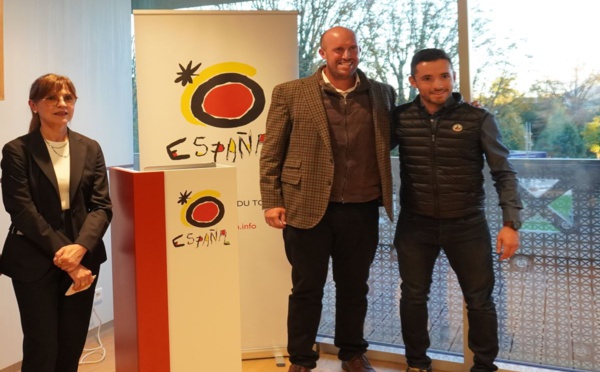 Espagne Padel : Aux côtés de Madame  Consuelo Lluva, Joan Suasi et à sa gauche Rémi Collat au stade Roland Garros. Photo : C.H