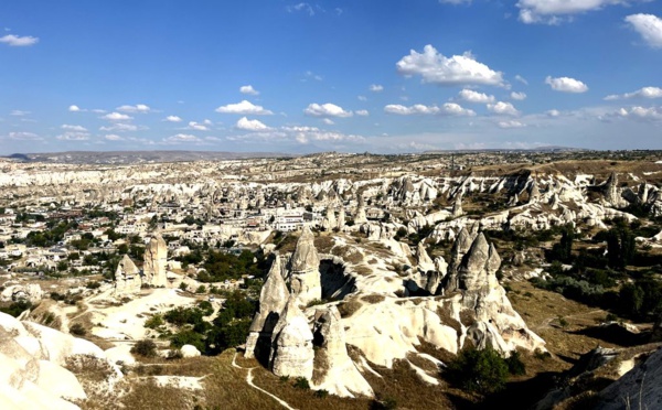 Troglodytes de Cappadoce : Avec le temps, l'eau et le vent ont sculpté dans la roche tendre des milliers d’insolites cônes rocheux (©PB)