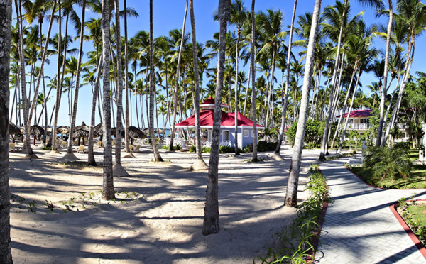 Une grande plage tranquille qui vous invite à vous détendre et à passer des journées inoubliables avec vos proches vous attend à La Romana © Bahia Principe Hotels & Resorts