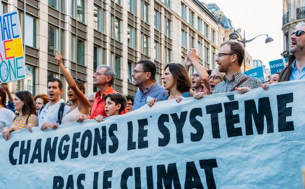  Les moyens financiers accordés à la lutte contre le changement climatique seront dérisoires : 300 milliards de dollars soit à peine 50 milliards de plus que la somme initiale prévue /crédit DepositPhoto