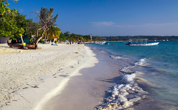 Le Riu Negril rénové ouvre ses portes en Jamaïque - Photo : Depositphotos.com @mobilinchen